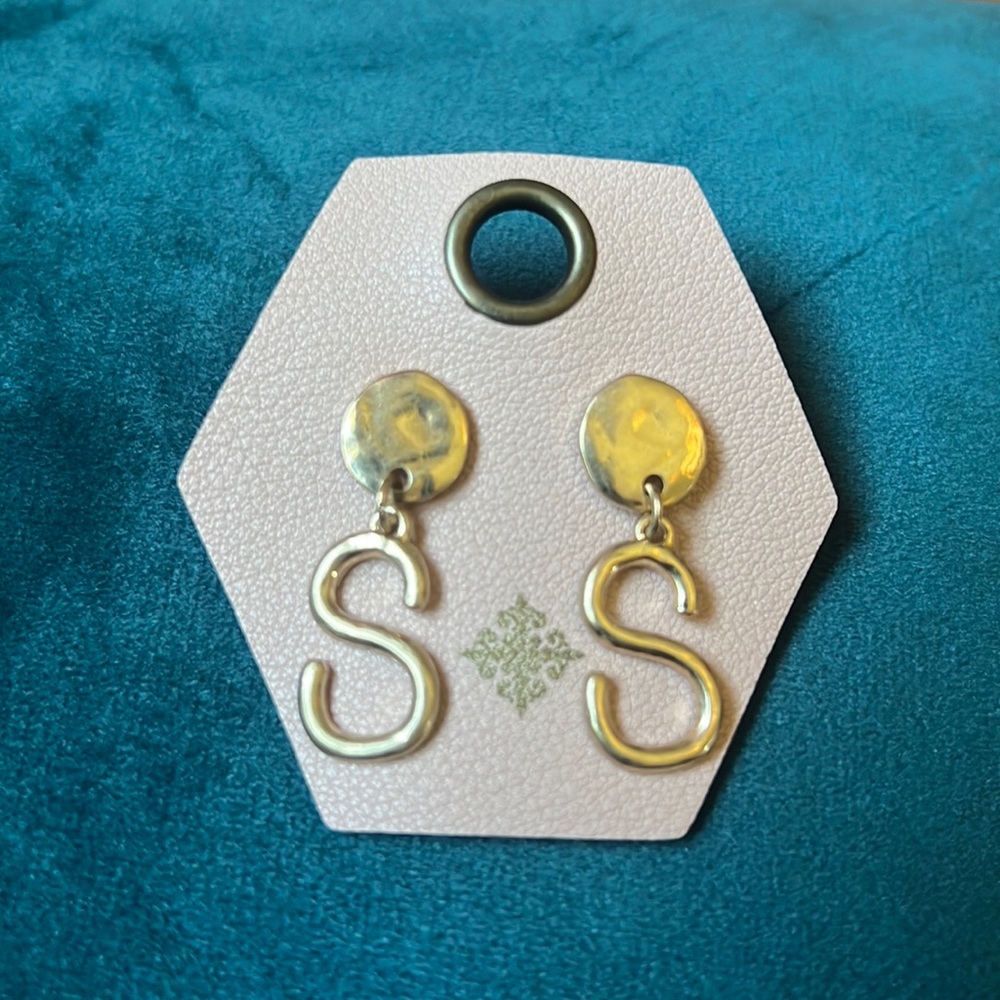 NWT “S” earrings